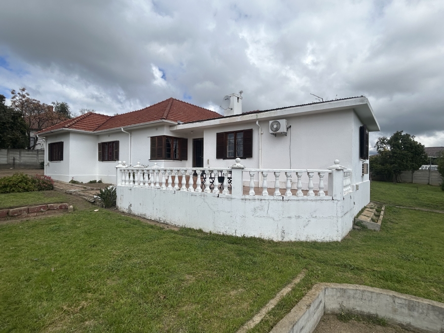 6 Bedroom Property for Sale in Uitsig Western Cape